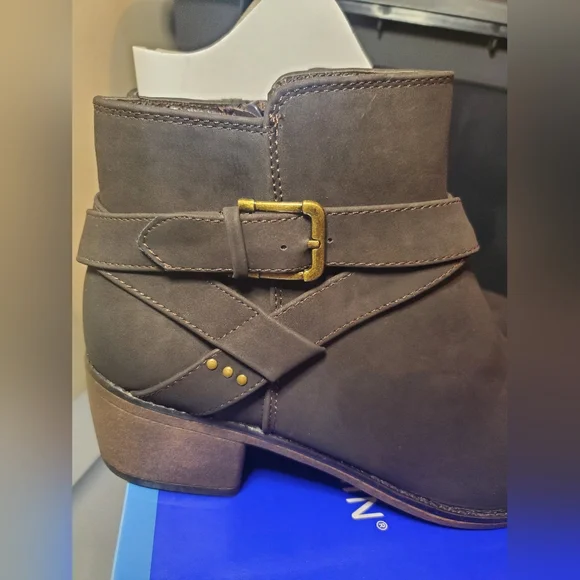 White mountain Yandra Brown Suede Smooth Buckled Western Boho Booties Size 10 - Picture 7 of 9